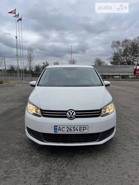 Volkswagen Touran 2013  випуску Луцьк з двигуном 2 л дизель мінівен автомат за 12700 долл. 