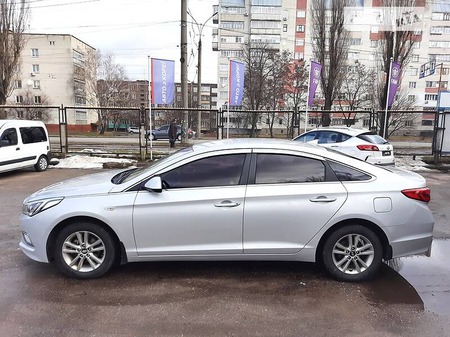 Hyundai Sonata 2014  випуску Чернігів з двигуном 2 л газ седан автомат за 10990 долл. 