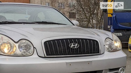 Hyundai Sonata 2004  випуску Луцьк з двигуном 2 л  седан механіка за 5400 долл. 