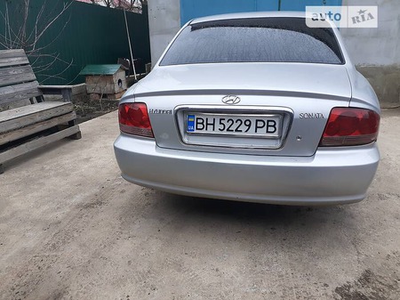 Hyundai Sonata 2004  випуску Одеса з двигуном 2 л бензин седан механіка за 3700 долл. 