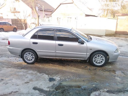 Mitsubishi Carisma 2001  випуску Харків з двигуном 1.6 л бензин седан механіка за 3850 долл. 