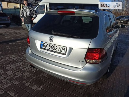 Volkswagen Jetta 2014  випуску Київ з двигуном 2 л дизель універсал  за 10799 долл. 