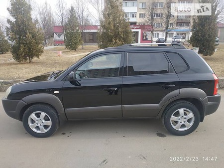 Hyundai Tucson 2005  випуску Чернівці з двигуном 2 л дизель позашляховик механіка за 7999 долл. 