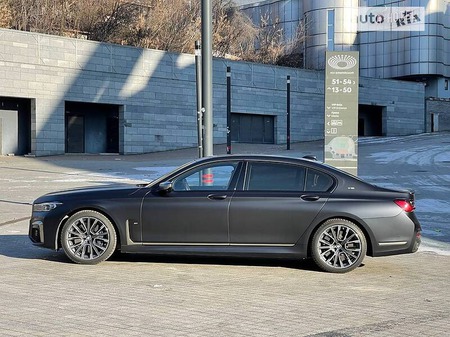 BMW 760 2021  випуску Київ з двигуном 6.6 л бензин седан автомат за 129000 долл. 