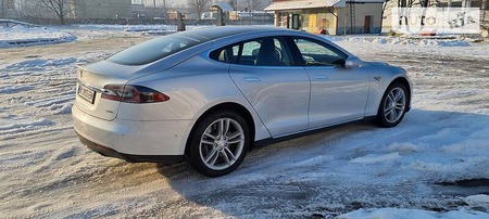 Tesla S 2015  выпуска Львов с двигателем 0 л электро лифтбек автомат за 39800 долл. 