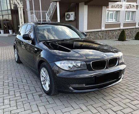 BMW 118 2010  випуску Чернівці з двигуном 2 л дизель хэтчбек автомат за 9800 долл. 