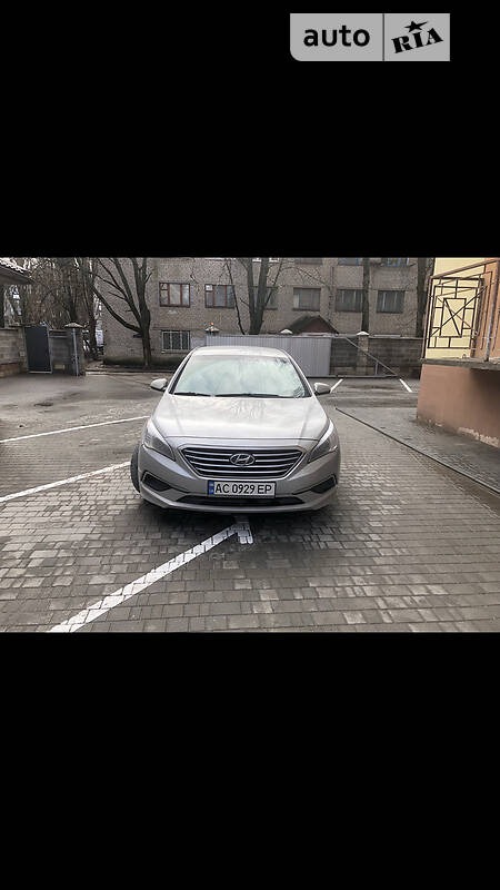 Hyundai Sonata 2016  випуску Луцьк з двигуном 2.4 л бензин седан автомат за 12300 долл. 