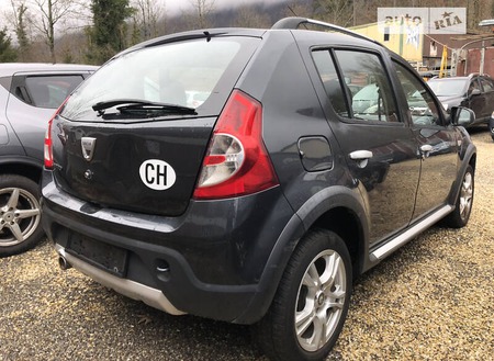 Dacia Sandero Stepway 2012  випуску Луцьк з двигуном 0 л бензин хэтчбек механіка за 6600 долл. 