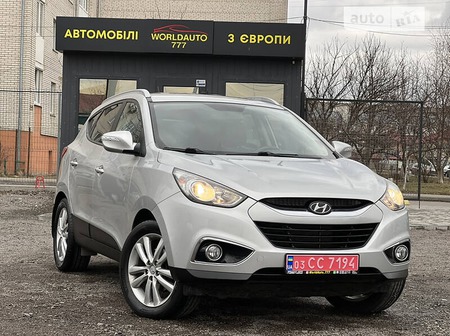 Hyundai ix35 2010  випуску Луцьк з двигуном 2 л дизель позашляховик механіка за 11777 долл. 