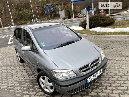 Opel Zafira Tourer 2004  випуску Чернівці з двигуном 1.8 л бензин універсал механіка за 5600 долл. 