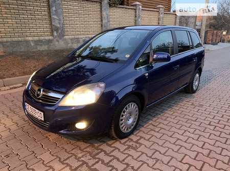 Opel Zafira Tourer 2010  випуску Чернівці з двигуном 1.8 л  універсал  за 7500 долл. 