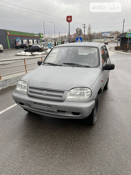 Chevrolet Niva 2004  випуску Київ з двигуном 1.7 л бензин седан механіка за 3400 долл. 