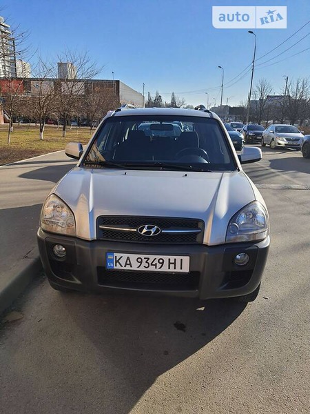 Hyundai Tucson 2008  випуску Київ з двигуном 2 л бензин позашляховик механіка за 9500 долл. 