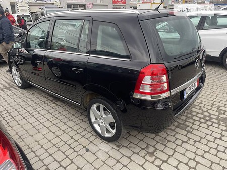 Opel Zafira Tourer 2008  випуску Чернівці з двигуном 1.7 л дизель мінівен механіка за 6950 долл. 