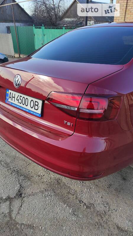 Volkswagen Jetta 2016  випуску Донецьк з двигуном 1.4 л бензин седан автомат за 10400 долл. 