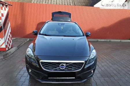 Volvo V40 2013  випуску Львів з двигуном 1.6 л дизель хэтчбек автомат за 12500 долл. 