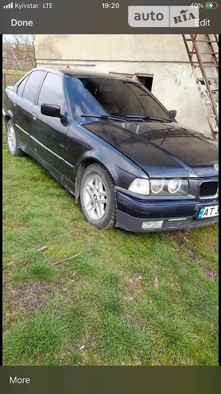BMW 318 1992  випуску Івано-Франківськ з двигуном 1.8 л бензин седан механіка за 2500 долл. 