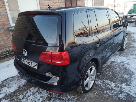 Volkswagen Touran 2010  випуску Луцьк з двигуном 1.6 л дизель мінівен  за 10500 долл. 