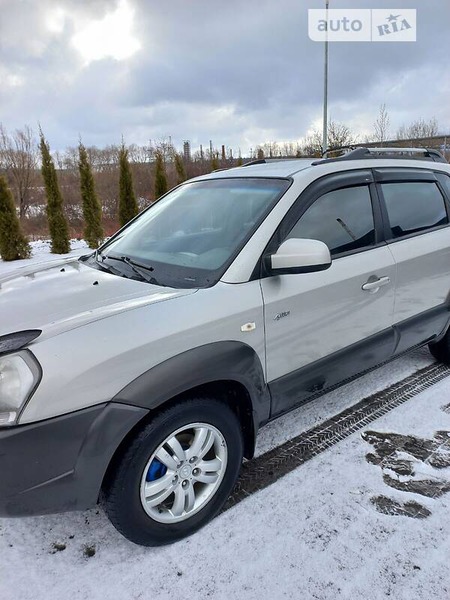 Hyundai Tucson 2007  випуску Івано-Франківськ з двигуном 2 л дизель універсал механіка за 8950 долл. 