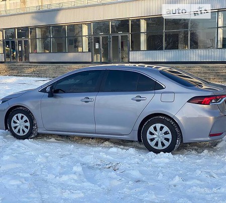 Toyota Corolla 2019  випуску Харків з двигуном 1.6 л бензин седан механіка за 14500 долл. 