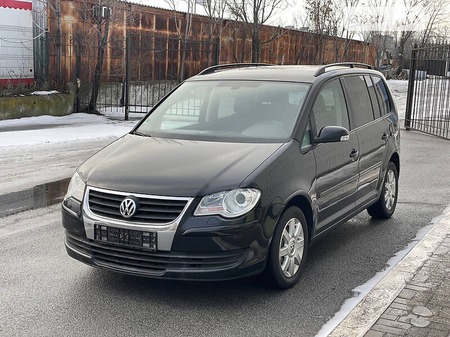 Volkswagen Touran 2010  випуску Запоріжжя з двигуном 1.4 л бензин мінівен механіка за 9800 долл. 