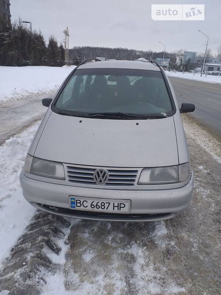 Volkswagen Sharan 1998  випуску Львів з двигуном 1.9 л дизель мінівен механіка за 4100 долл. 