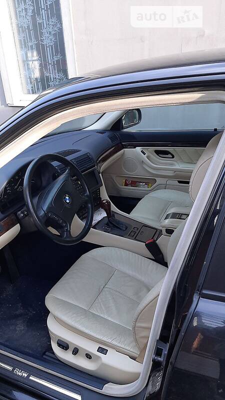 BMW 735 2000  випуску Херсон з двигуном 3.5 л бензин седан автомат за 9900 долл. 