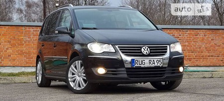 Volkswagen Touran 2008  випуску Львів з двигуном 0 л дизель мінівен автомат за 9450 долл. 
