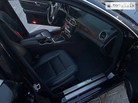 Mercedes-Benz C 250 2014  випуску Одеса з двигуном 1.8 л бензин седан автомат за 13000 долл. 