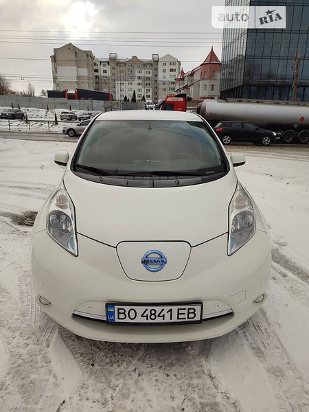 Nissan Leaf 2015  випуску Тернопіль з двигуном 0 л електро хэтчбек автомат за 10500 долл. 