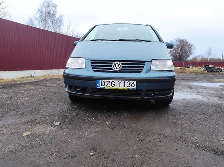 Volkswagen Sharan 2002  випуску Львів з двигуном 1.9 л дизель мінівен механіка за 1400 долл. 