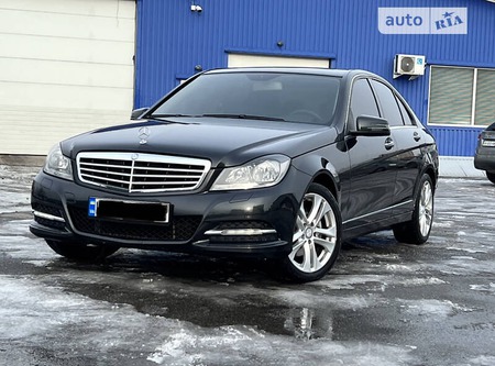 Mercedes-Benz C 300 2012  випуску Київ з двигуном 3 л  седан автомат за 13700 долл. 