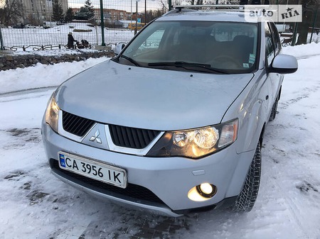 Mitsubishi Outlander 2008  випуску Черкаси з двигуном 2.4 л бензин позашляховик механіка за 8800 долл. 