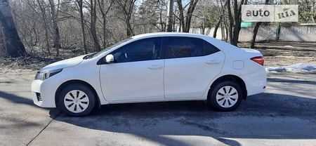 Toyota Corolla 2014  випуску Дніпро з двигуном 1.3 л бензин седан механіка за 12900 долл. 