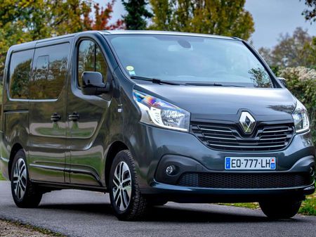 Renault Trafic 2021  випуску  з двигуном 1.6 л дизель мінівен механіка за 946300 грн. 