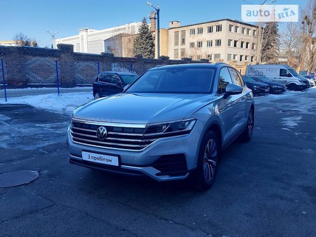 Volkswagen Touareg 2020  випуску Київ з двигуном 3 л бензин позашляховик автомат за 65590 долл. 