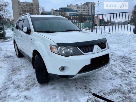 Mitsubishi Outlander 2008  випуску Харків з двигуном 3 л  універсал автомат за 13000 долл. 