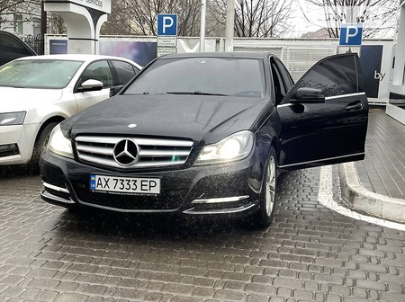 Mercedes-Benz C 180 2011  випуску Харків з двигуном 1.8 л бензин седан  за 13500 долл. 