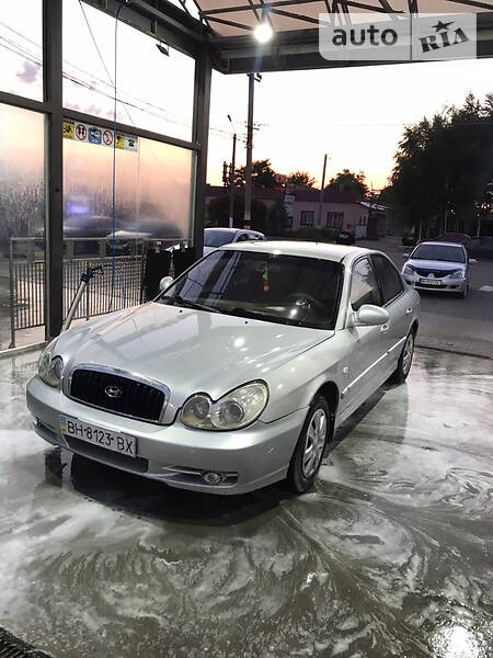 Hyundai Sonata 2004  випуску Одеса з двигуном 2 л бензин седан механіка за 4000 долл. 