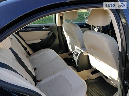 Volkswagen Jetta 2016  випуску Донецьк з двигуном 1.6 л дизель седан автомат за 16500 долл. 