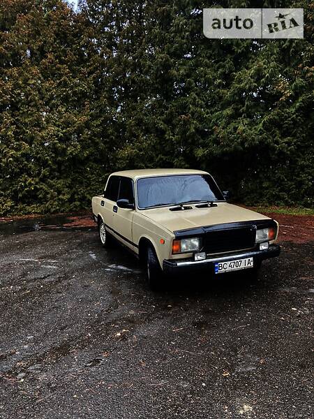 Lada 2107 1986  випуску Львів з двигуном 1.5 л бензин седан механіка за 1600 долл. 