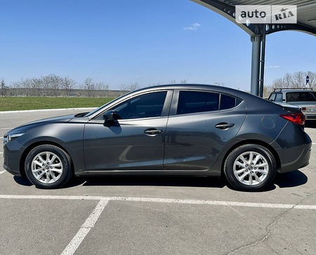 Mazda 3 2017  випуску Харків з двигуном 1.5 л бензин седан автомат за 17000 долл. 