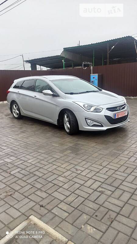 Hyundai i40 2014  випуску Луганськ з двигуном 0 л  універсал автомат за 11150 долл. 