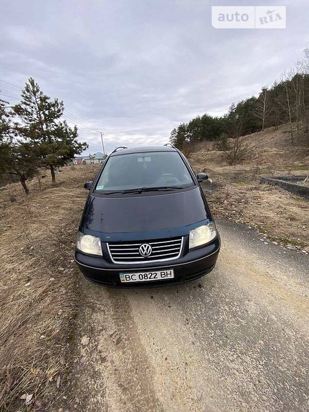 Volkswagen Sharan 2005  випуску Львів з двигуном 1.9 л дизель мінівен автомат за 8000 долл. 