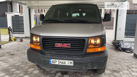 GMC Savana 2005  випуску Київ з двигуном 6 л бензин мінівен автомат за 18000 долл. 