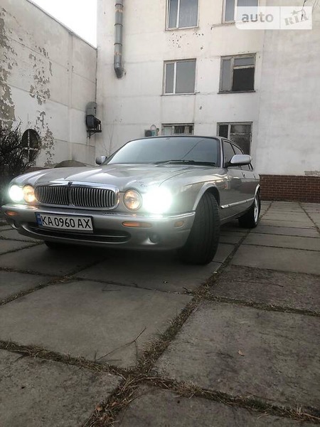 Jaguar XJ 2000  випуску Київ з двигуном 3.3 л  седан автомат за 14999 долл. 