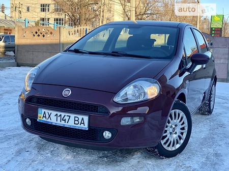 Fiat Grande Punto 2013  випуску Харків з двигуном 1.4 л бензин хэтчбек  за 6750 долл. 