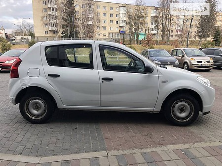 Dacia Sandero 2011  випуску Луцьк з двигуном 1.2 л бензин хэтчбек механіка за 4200 долл. 