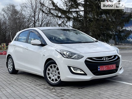 Hyundai i30 2013  випуску Луцьк з двигуном 1.6 л дизель хэтчбек механіка за 8600 долл. 