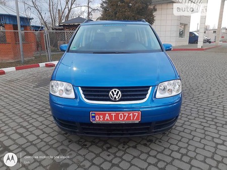 Volkswagen Touran 2004  випуску Львів з двигуном 1.6 л бензин мінівен механіка за 5500 долл. 